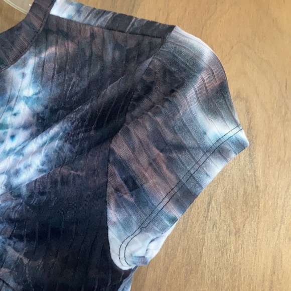 Relisted Rue21 tie dye print ribbed top w stretch cut out w cinch string in back - Picture 6 of 13